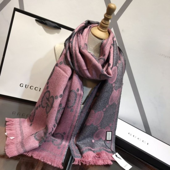 Dupe Pari replica Sciarpa in cashmere con logo jacquard GG Lurex Rose imitazioni perfette Replica Pari Sciarpa in cashmere con logo jacquard GG Lurex Rose Griffate