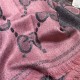 Dupe Pari replica Sciarpa in cashmere con logo jacquard GG Lurex Rose imitazioni perfette Replica Pari Sciarpa in cashmere con logo jacquard GG Lurex Rose Griffate