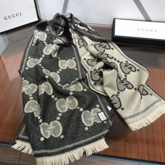 Dupe Pari replica falso Sciarpa in cashmere con logo jacquard GG Lurex Grigio imitazioni perfette Replica Pari falso Sciarpa in cashmere con logo jacquard GG Lurex Grigio Griffate