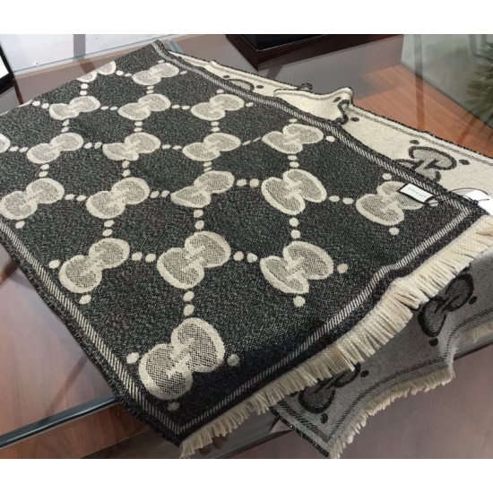 Dupe Pari replica falso Sciarpa in cashmere con logo jacquard GG Lurex Grigio imitazioni perfette Replica Pari falso Sciarpa in cashmere con logo jacquard GG Lurex Grigio Griffate