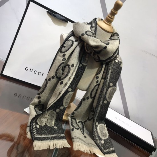 Dupe Pari replica falso Sciarpa in cashmere con logo jacquard GG Lurex Grigio imitazioni perfette Replica Pari falso Sciarpa in cashmere con logo jacquard GG Lurex Grigio Griffate