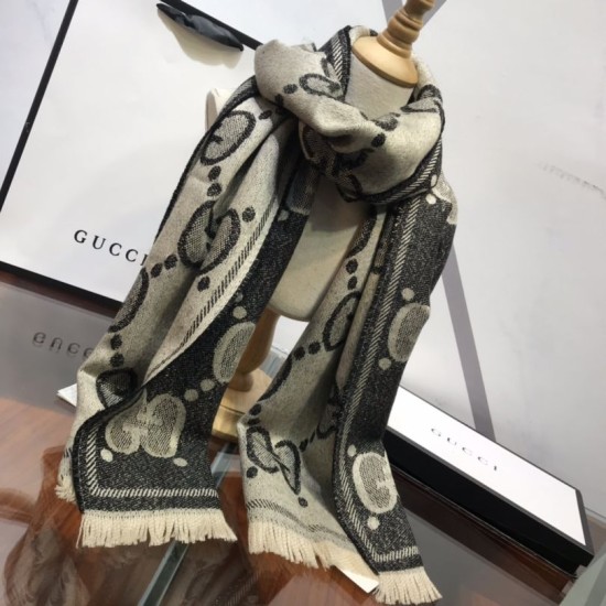 Dupe Pari replica falso Sciarpa in cashmere con logo jacquard GG Lurex Grigio imitazioni perfette Replica Pari falso Sciarpa in cashmere con logo jacquard GG Lurex Grigio Griffate