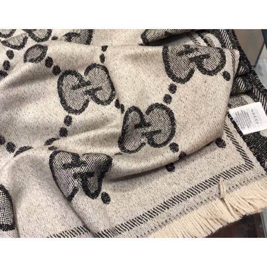 Dupe Pari replica falso Sciarpa in cashmere con logo jacquard GG Lurex Grigio imitazioni perfette Replica Pari falso Sciarpa in cashmere con logo jacquard GG Lurex Grigio Griffate